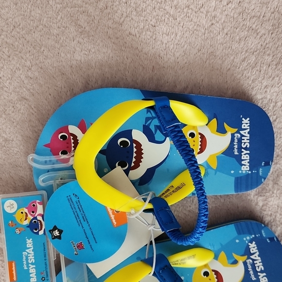 Toddler boy Baby Shark Flip Flops Brand New - Picture 3 of 10